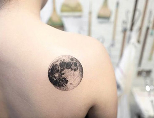 hình xăm mặt trăng khuyết