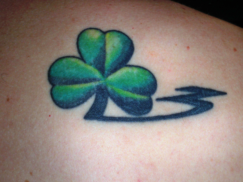 tattoo cỏ 3 lá có ý nghĩa gì