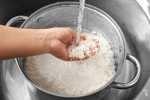  cách tắm trắng bằng nước vo gạo