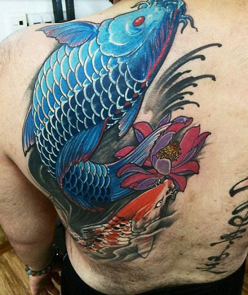 hình xăm bông sen ở lưng 