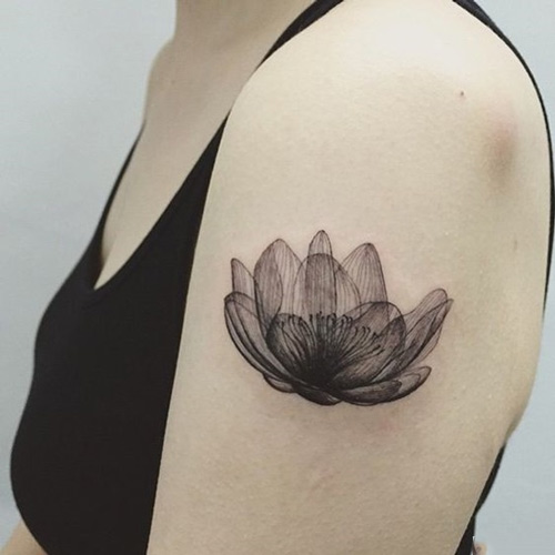 hình xăm hoa sen ở cổ tay