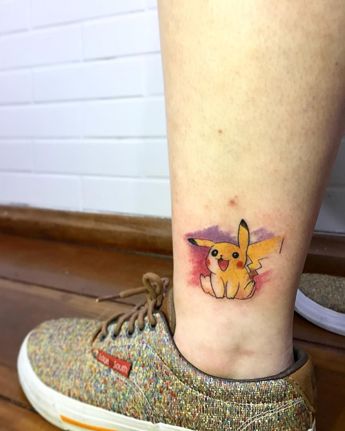 xăm hình pikachu mini ở cổ chân