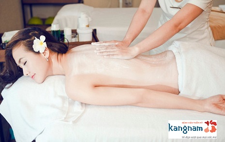 Tắm trắng tại Kangnam Hàn Quốc sẽ cho bạn kết quả ngay trong 3 -4 tháng, mỗi lần điều trị diễn ra trong 60 phút Tắm trắng với sữa non và tinh chất vàng Nano tại Kangnam