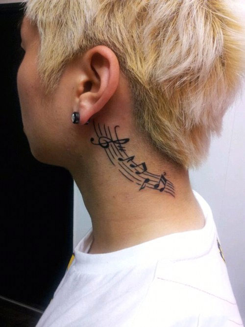 hình xăm nốt nhạc ở tai 