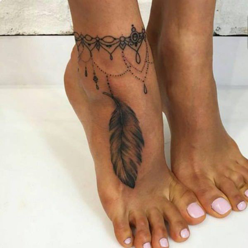 hình xăm lắc chân lông vũ